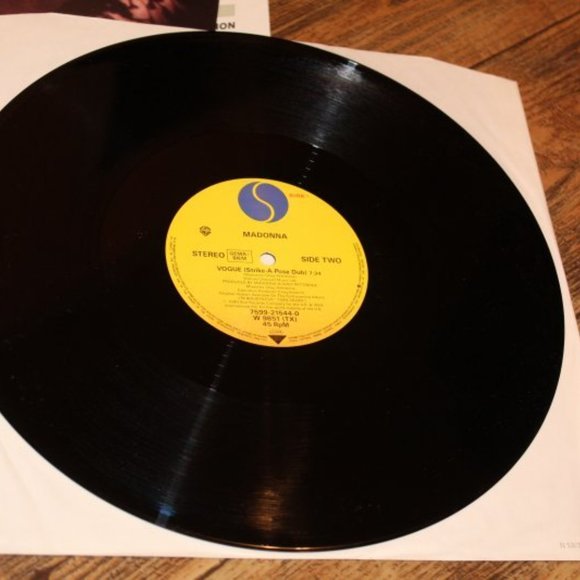 RARE Madonna Vogue 12" Record Maxi Single Vinyl w/ Rare Banned Poster - Picture 2 of 10